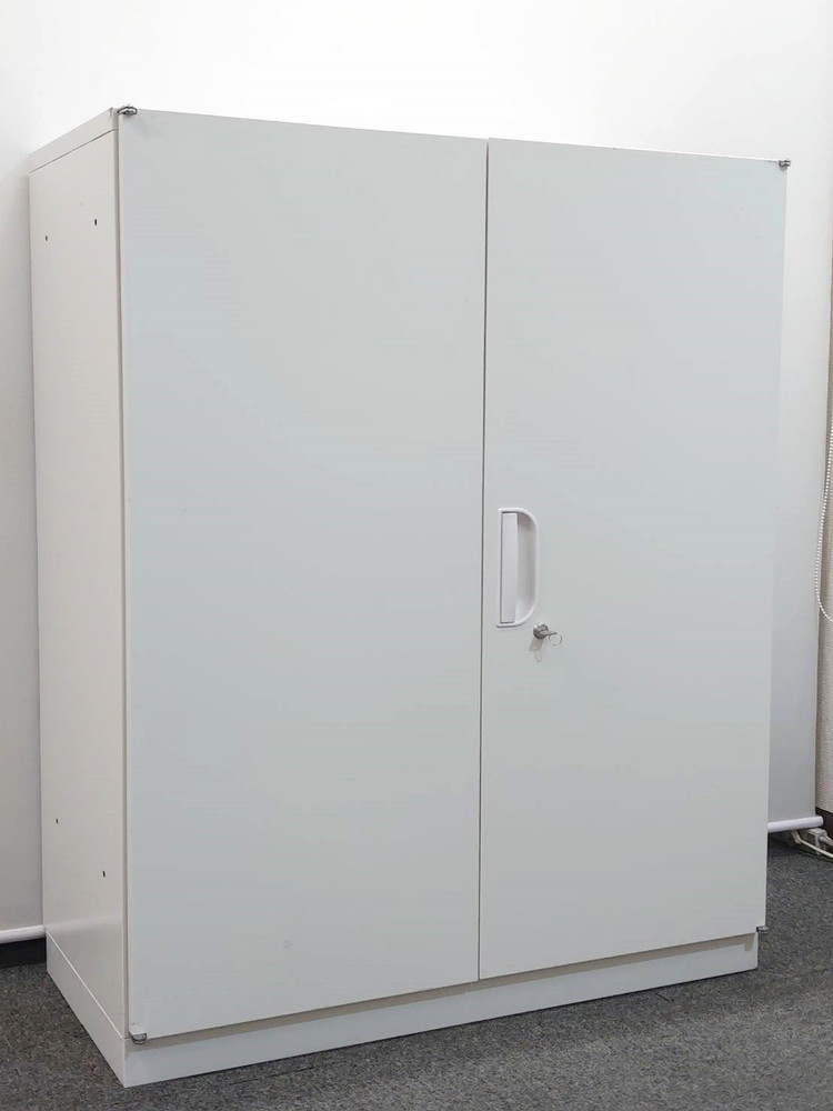 中古 キャビネット 豊国工業 両開き書庫 スチールキャビネット 鍵付き収納庫 W900×D450×H1110 書類収納棚 本棚 書棚 保管庫 【中古オフィス家具】